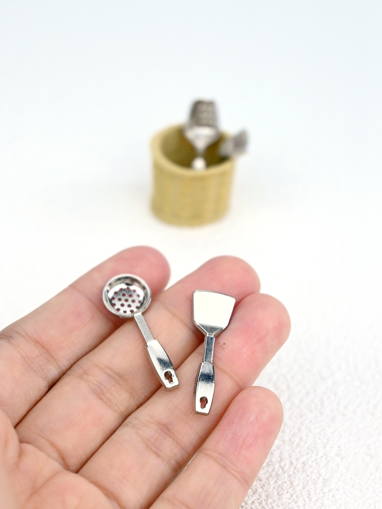 A Set of Four Miniature Kitche - Kitchen Appliances And Utensils avaliação e preço
