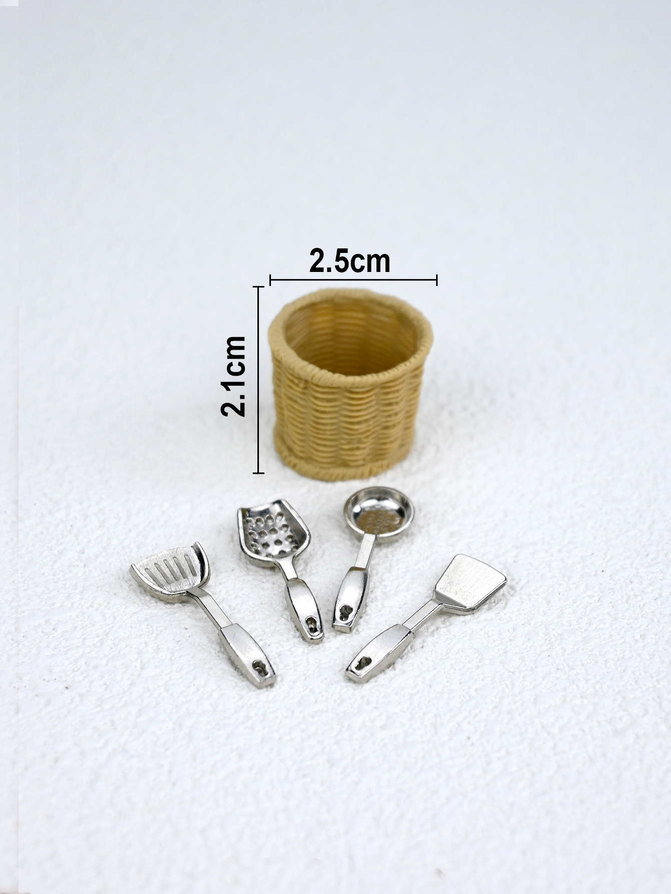 A Set of Four Miniature Kitche - Kitchen Appliances And Utensils avaliação e preço