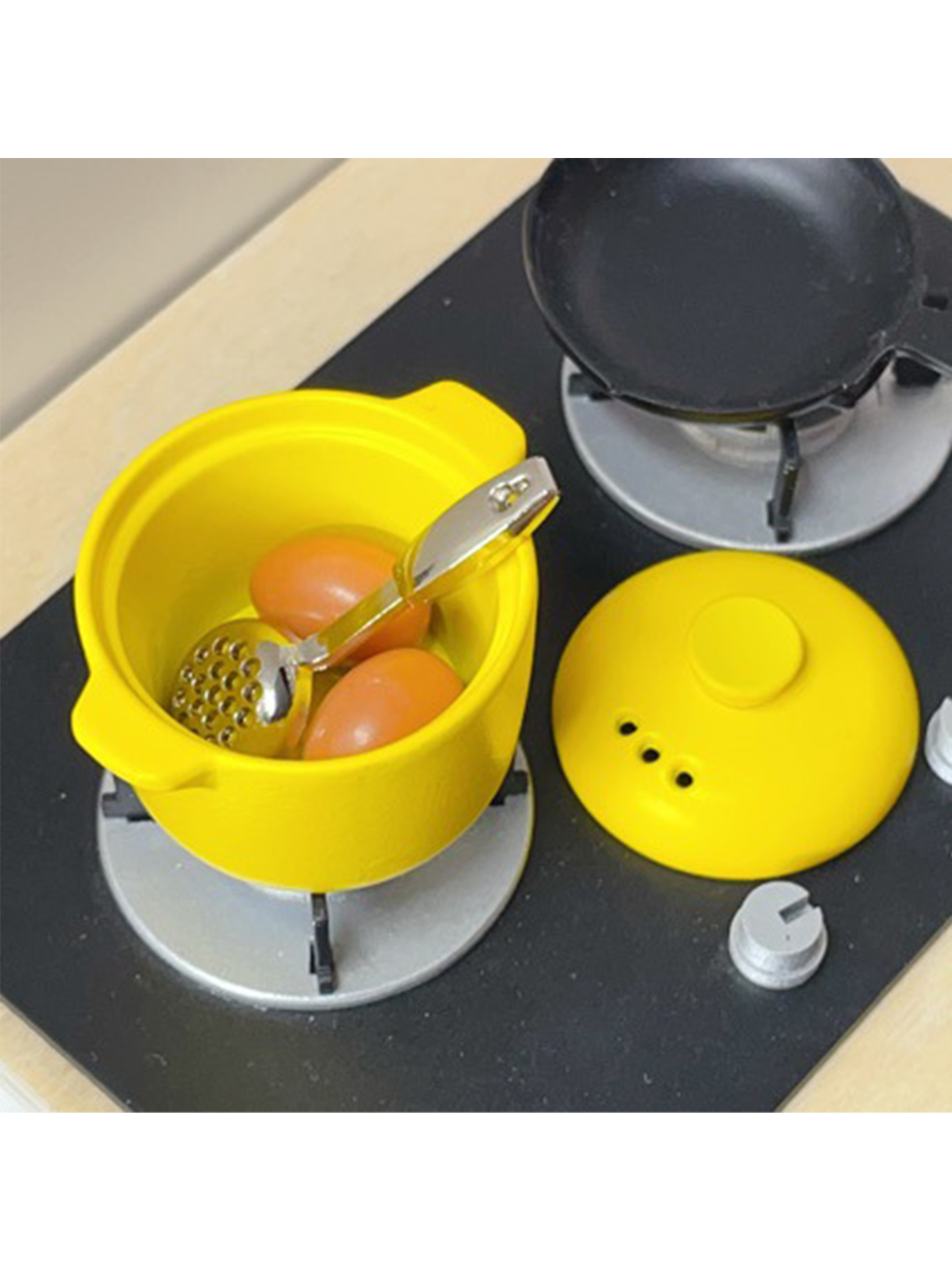 A Set of Four Miniature Kitche - Kitchen Appliances And Utensils avaliação e preço
